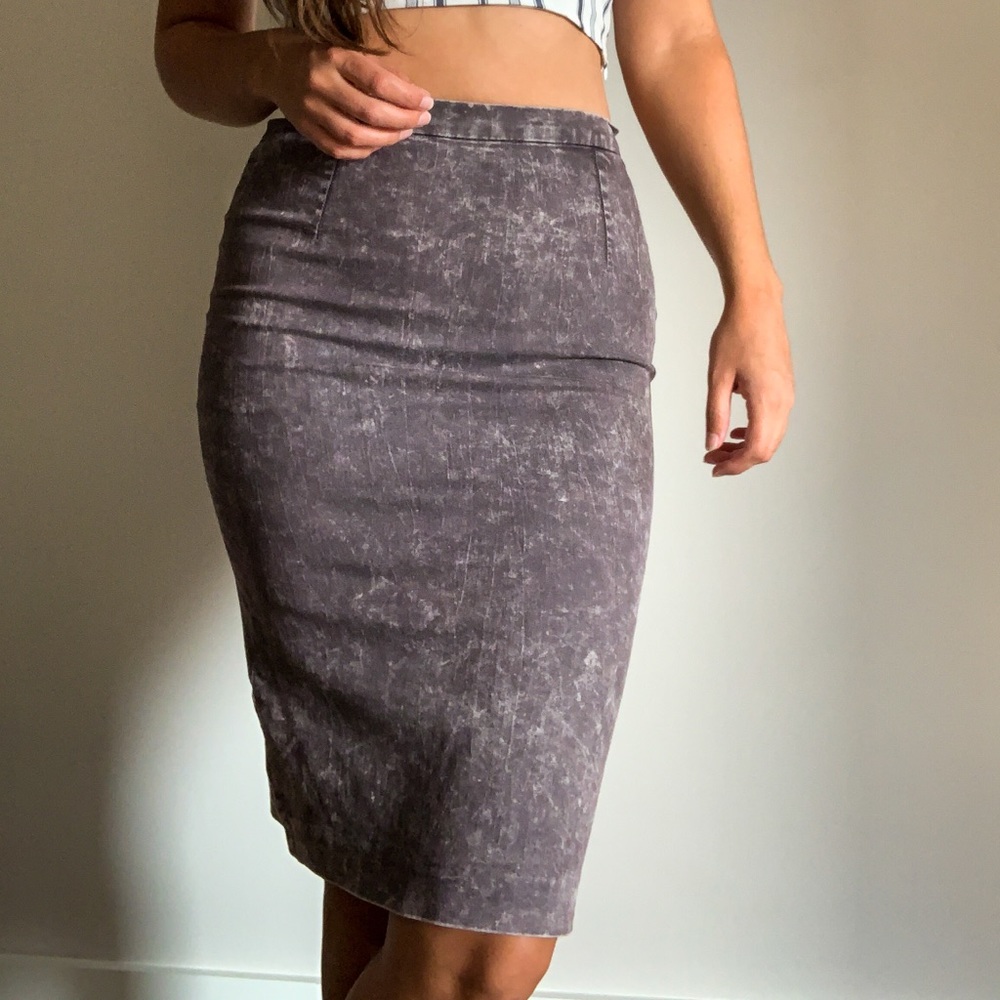 Stretchy denim pencil skirt